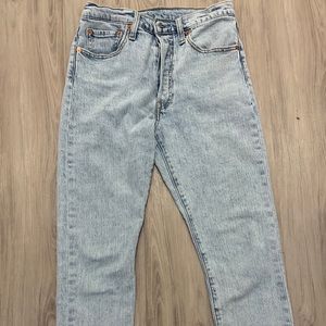 Levi’s mom jeans